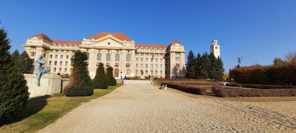 Apartamento Gold Downtown Apartman Debrecen Exterior foto